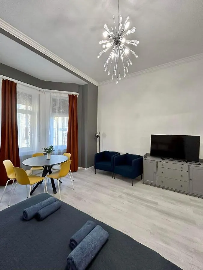 Appartamento 3-Br Flat In Jewish Quarter Budapest